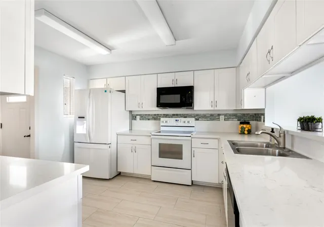 Photo 2 of Condo for sale at 14515 Wunderlich Dr #207, Houston, TX 77069 | MLS# 3680310 | Listing updated on 2026-09-08
