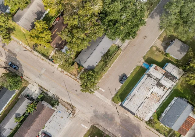 2nd image of 222 E James St, Baytown, TX 77520 | MLS# 35814255