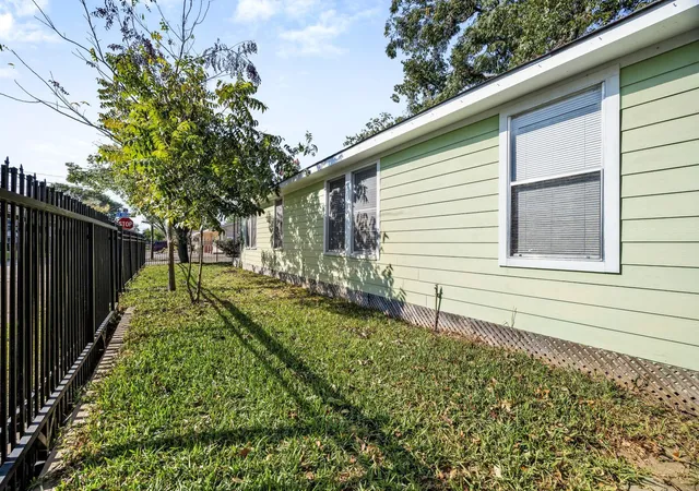 40th image of 222 E James St, Baytown, TX 77520 | MLS# 35814255