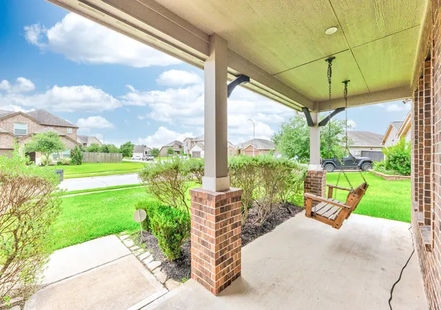 Photo 3 of Single family home for sale at 5943 Pearland Pl, Pearland, TX 77581 | MLS# 62103969 | Listing updated on 2026-09-21