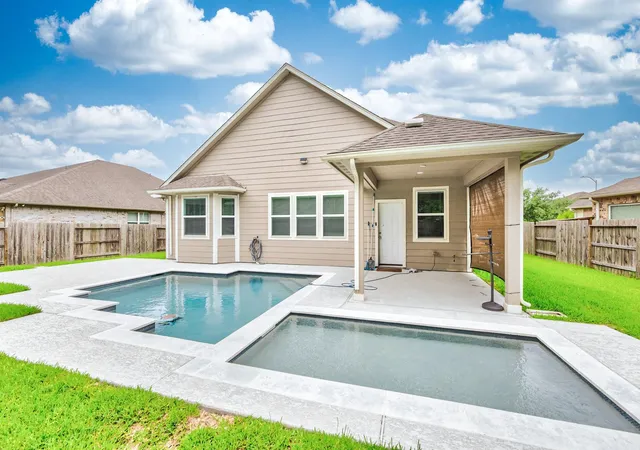 Photo 3 of Single family home for sale at 5943 Pearland Pl, Pearland, TX 77581 | MLS# 62103969 | Listing updated on 2026-09-21