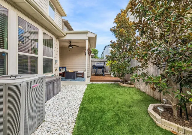Photo 4 of Single family home for sale at 1812 Agoura Hills Dr, Houston, TX 77080 | MLS# 36290500 | Listing updated on 2026-08-30