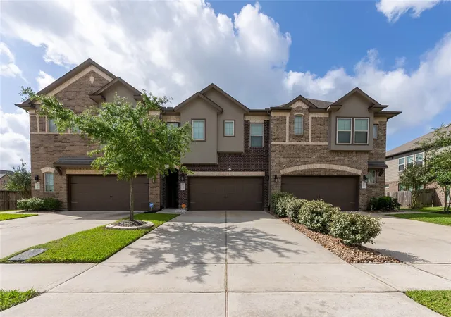 1st image of 3819 Lancer Cir, Pearland, TX 77581 | MLS# 95575554
