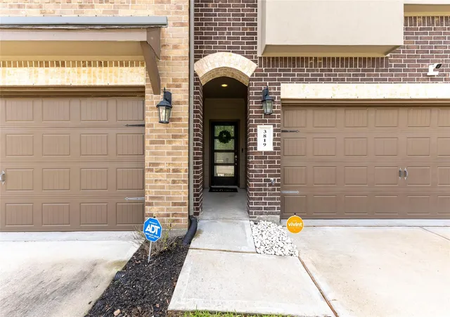 2nd image of 3819 Lancer Cir, Pearland, TX 77581 | MLS# 95575554