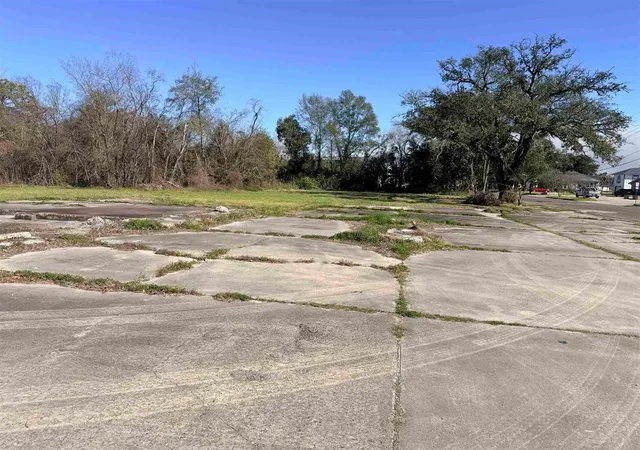 20th image of 1512 W Park Ave, Orange, TX 77630 | MLS# 68384681