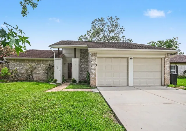Homes for sale in Friendswood, TX | 16215 Barcelona Dr, Friendswood, TX 77546 | MLS# 90560704