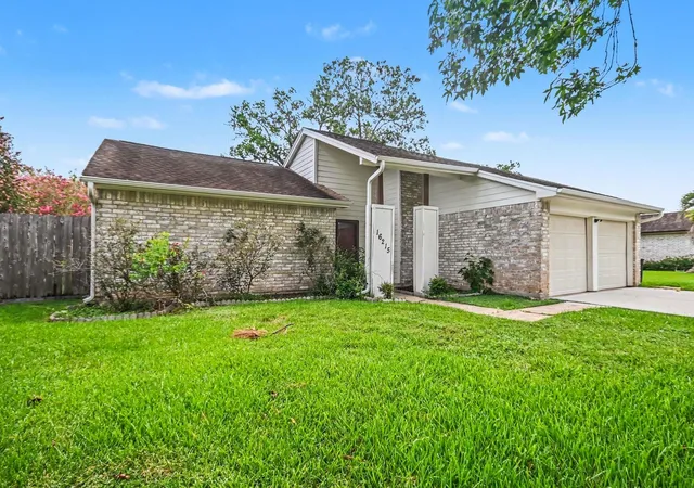 Homes for sale in Friendswood, TX | 16215 Barcelona Dr, Friendswood, TX 77546 | MLS# 90560704