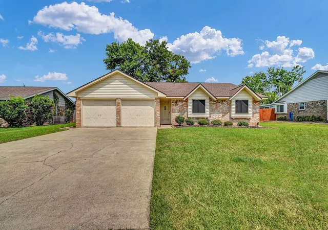 34th image of 528 Daffodil St, Lake Jackson, TX 77566 | MLS# 11195645