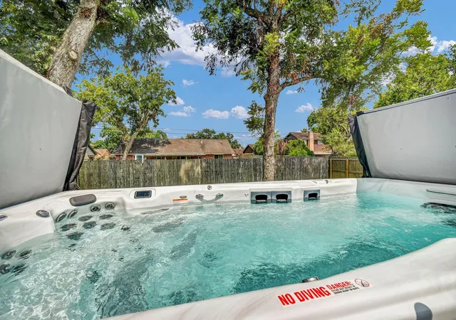 image of 528 Daffodil St, Lake Jackson, TX 77566 | MLS# 11195645