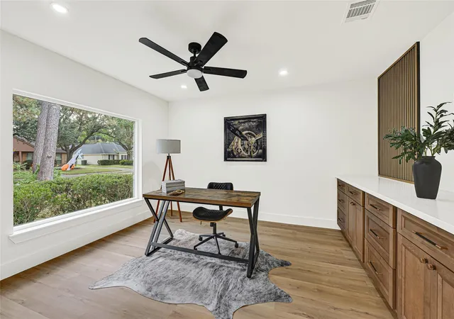 3rd image of 10710 Candlewood Dr, Houston, TX 77042 | MLS# 88077564