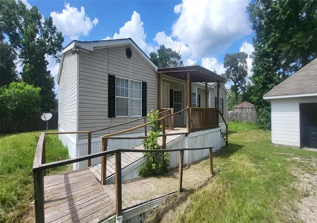 Photo 1 of Single family home for sale at 16711 Lake Cir, Conroe, TX 77302 | MLS# 80307296 | Listing updated on 2026-09-07