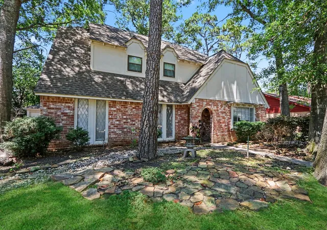 Photo 2 of Single family home for sale at 5918 Pine Arbor Dr, Houston, TX 77066 | MLS# 79569001 | Listing updated on 2026-09-10