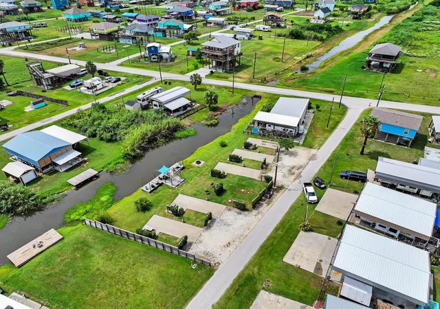 4th image of 894, 896 S Crystal Beach Rd, Port Bolivar, TX 77650 | MLS# 56674922