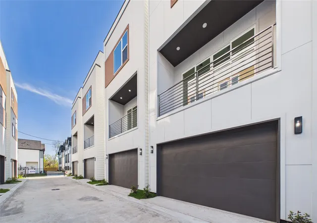 2nd image of 2417 Harrington St St, Houston, TX 77026 | MLS# 23320033