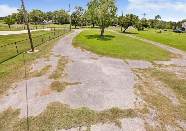 Homes for sale in Anahuac, TX | 309 Oak Island Dr, Anahuac, TX 77514 | MLS# 82383547