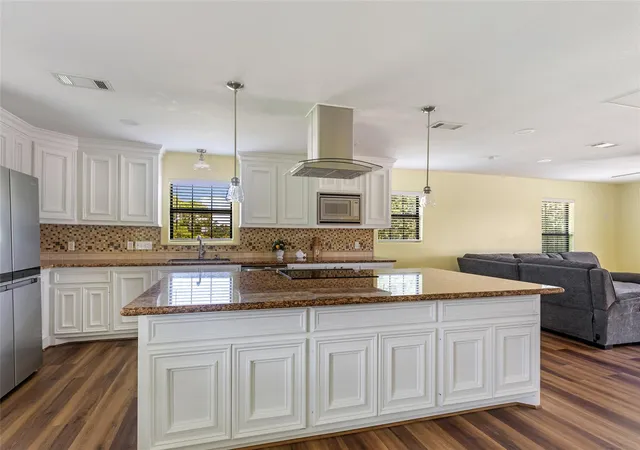 Homes for sale in Anahuac, TX | 309 Oak Island Dr, Anahuac, TX 77514 | MLS# 82383547