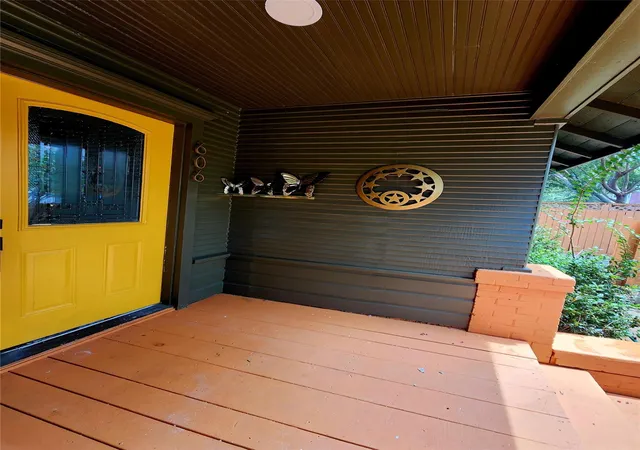 Photo 3 of Single family home for sale at 606 Vincent St, Houston, TX 77009 | MLS# 12480754 | Listing updated on 2026-09-16