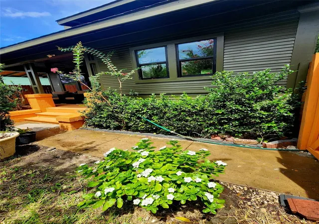 Photo 3 of Single family home for sale at 606 Vincent St, Houston, TX 77009 | MLS# 12480754 | Listing updated on 2026-09-16