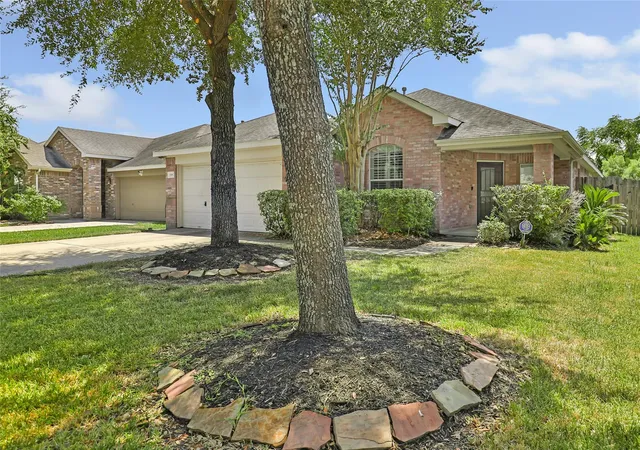 Photo 3 of Sale Pending at 16002 Ne Sonoma Park Dr, Houston, TX 77049 | MLS# 95293971 | Listing updated on 2026-09-17