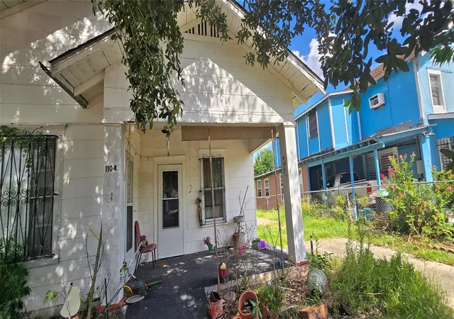 1st image of 1104 Maltby Street Street, Houston, TX 77011 | MLS# 48591087