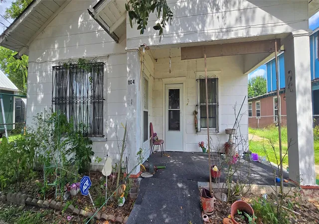 3rd image of 1104 Maltby Street Street, Houston, TX 77011 | MLS# 48591087