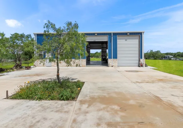 2nd image of 225 Buttercup Ln, Floresville, TX 78114 | MLS# 48008125
