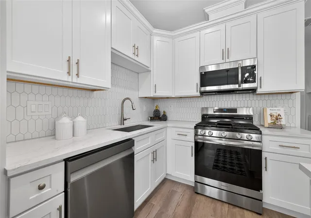 Homes for sale in Houston, TX | 5027 Willow Glen Dr #A-B, Houston, TX 77033 | MLS# 48372487