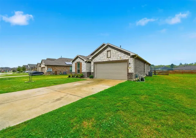 Homes for sale in Anahuac, TX | 527 Kickapoo Dr, Anahuac, TX 77514 | MLS# 63057831
