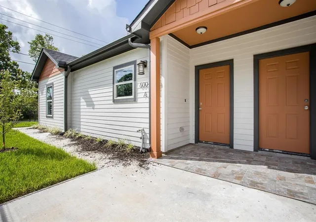 Photo 2 of Single family home for sale at 6004 England St #A AND B, Houston, TX 77021 | MLS# 30841581 | Listing updated on 2026-07-01