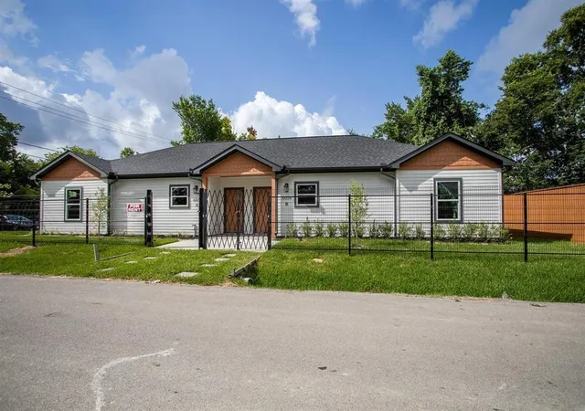 Photo 3 of Single family home for sale at 6004 England St #A AND B, Houston, TX 77021 | MLS# 30841581 | Listing updated on 2026-07-01