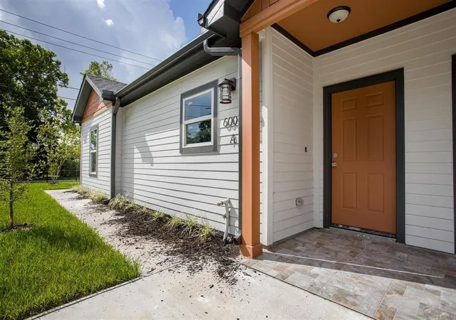 Photo 4 of Single family home for sale at 6004 England St #A AND B, Houston, TX 77021 | MLS# 30841581 | Listing updated on 2026-07-01