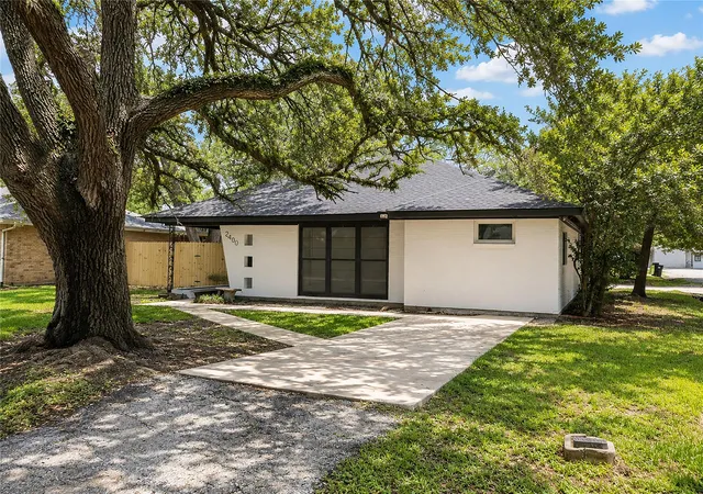 2nd image of 2400 Carrington St, Bay City, TX 77414 | MLS# 79540045