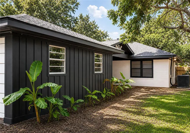 4th image of 2400 Carrington St, Bay City, TX 77414 | MLS# 79540045
