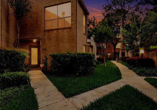 2nd image of 1998 Augusta Dr, Houston, TX 77057 | MLS# 79304500