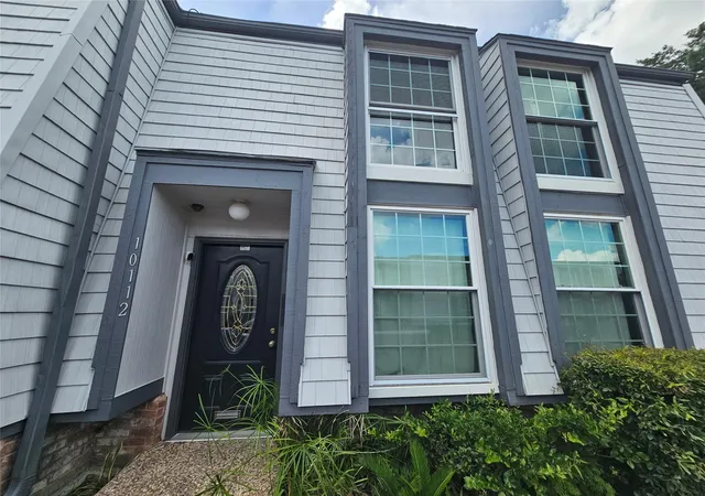2nd image of 10112 Beekman Pl Dr, Houston, TX 77043 | MLS# 29840935