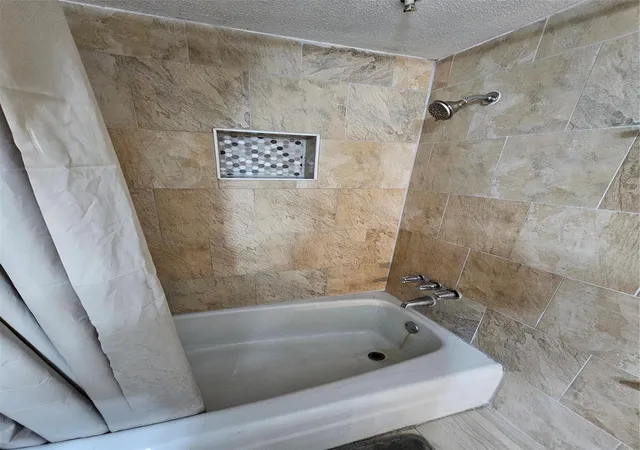 32nd image of 10112 Beekman Pl Dr, Houston, TX 77043 | MLS# 29840935