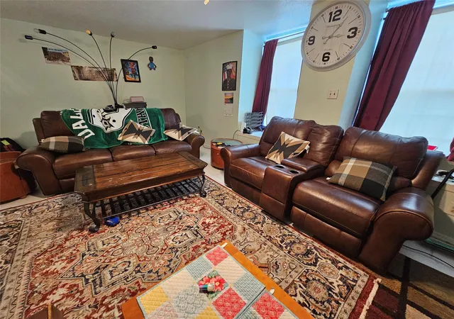 5th image of 10112 Beekman Pl Dr, Houston, TX 77043 | MLS# 29840935