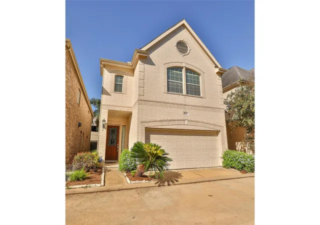 1st image of 10126 Holly Chase Dr, Houston, TX 77042 | MLS# 63122574