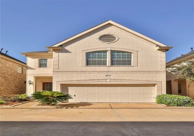 2nd image of 10126 Holly Chase Dr, Houston, TX 77042 | MLS# 63122574