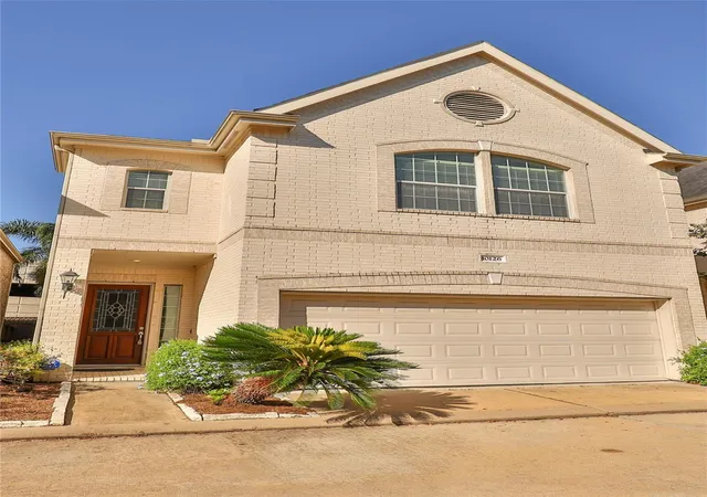 3rd image of 10126 Holly Chase Dr, Houston, TX 77042 | MLS# 63122574