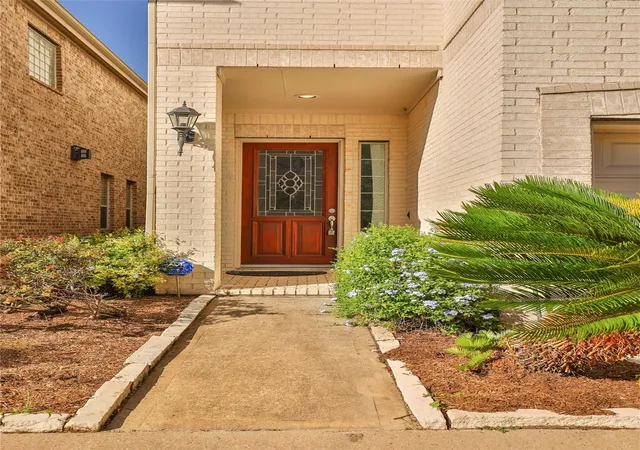 4th image of 10126 Holly Chase Dr, Houston, TX 77042 | MLS# 63122574