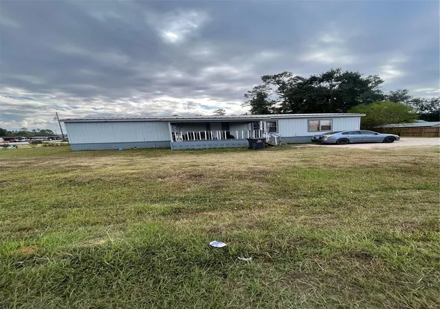 Photo 3 of Single family home for sale at 8009 Forest Tr Blvd, Conroe, TX 77306 | MLS# 73148827 | Listing updated on 2026-04-16