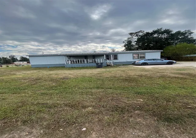 Photo 3 of Single family home for sale at 8009 Forest Tr Blvd, Conroe, TX 77306 | MLS# 73148827 | Listing updated on 2026-04-16