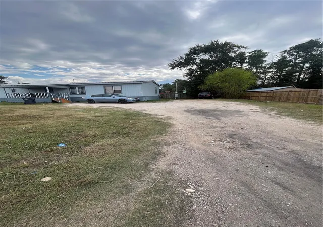 Photo 4 of Single family home for sale at 8009 Forest Tr Blvd, Conroe, TX 77306 | MLS# 73148827 | Listing updated on 2026-04-16