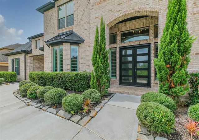 Photo 4 of Single family home for sale at 13611 Saddlebred Springs Ln, Cypress, TX 77429 | MLS# 60251847 | Listing updated on 2026-09-19