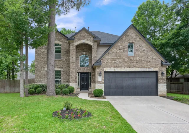 Photo 3 of Single family home for sale at 4 Logan Creek Ln, Conroe, TX 77304 | MLS# 2693519 | Listing updated on 2026-09-03