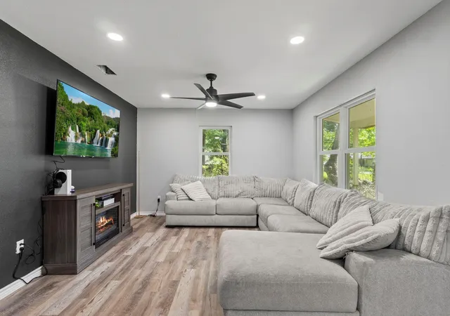 4th image of 1675 Capri St, Vidor, TX 77662 | MLS# 11515261