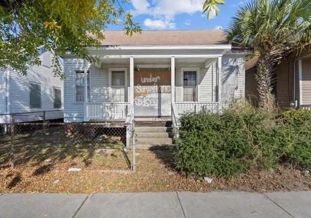 Photo 4 of Single family home for sale at 2814 Ave L, Galveston, TX 77550 | MLS# 31984841 | Listing updated on 2026-06-01