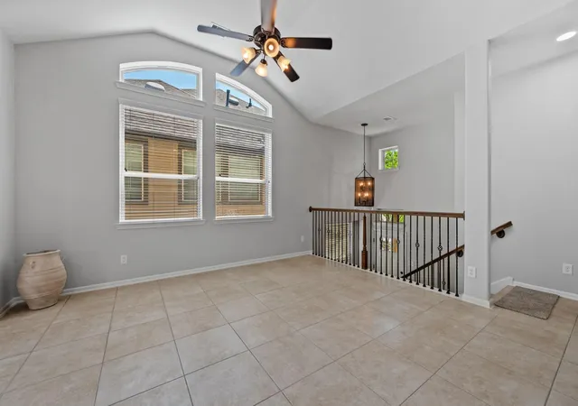 2nd image of 18550 Jasmine Garden Pl, Humble, TX 77346 | MLS# 22939673