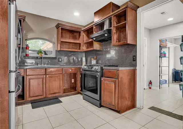 Photo 3 of Single family home for sale at 10010 Valley Park Dr, Houston, TX 77078 | MLS# 35908245 | Listing updated on 2026-07-18